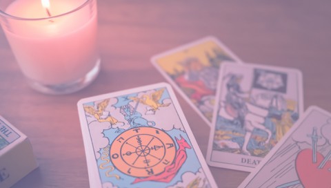 Como se processa uma consulta de Tarot?